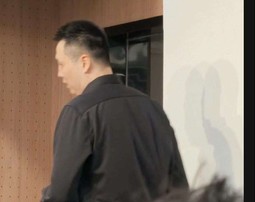 华体会体育登录入口-G5赛后采访有媒体让卢伟点评裁判判罚，后者直接起身离场
